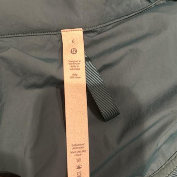 Lululemon windbreaker - Picture 6 of 6